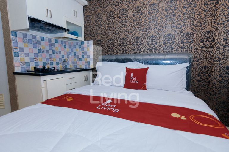 RedLiving Apartemen Green Pramuka - Family Group Tower Orchid - Tap to explore photos