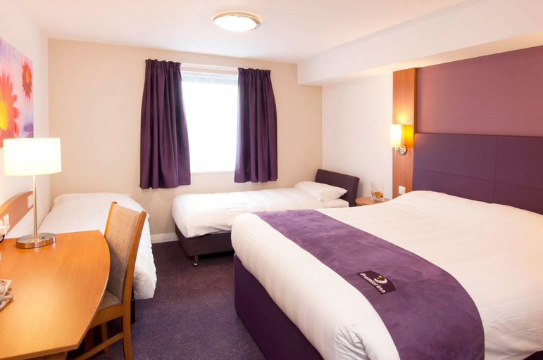 Bedroom 2, Premier Inn Dudley Town Centre, Sandwell