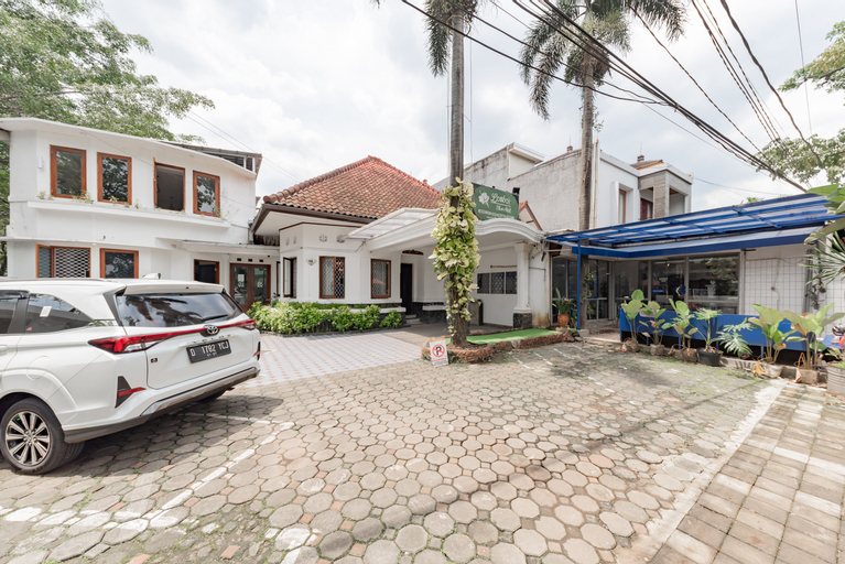 Exterior & Views 2, Urbanview De Ethnic Hotel Bandung by RedDoorz, Bandung