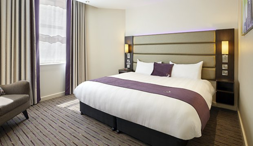 Bedroom 2, Premier Inn Dover - A20, Kent