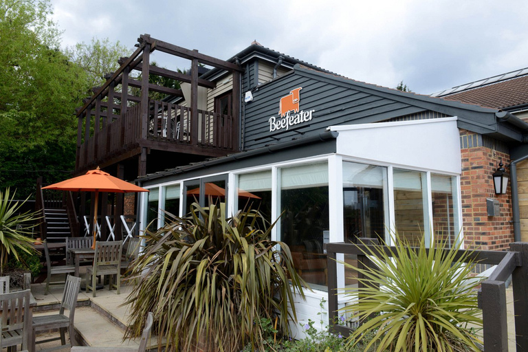 Exterior & Views 2, Premier Inn Chessington, London