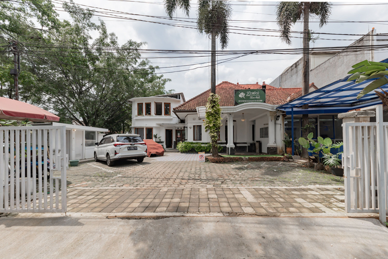 Exterior & Views 2, Urbanview De Ethnic Hotel Bandung by RedDoorz, Bandung