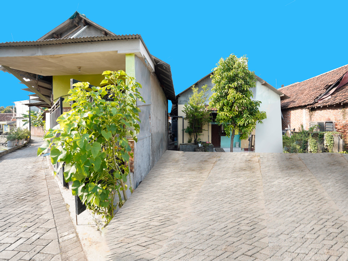 Exterior & Views 2, SPOT ON 91883 Kost 2 Putra Syariah, Surabaya