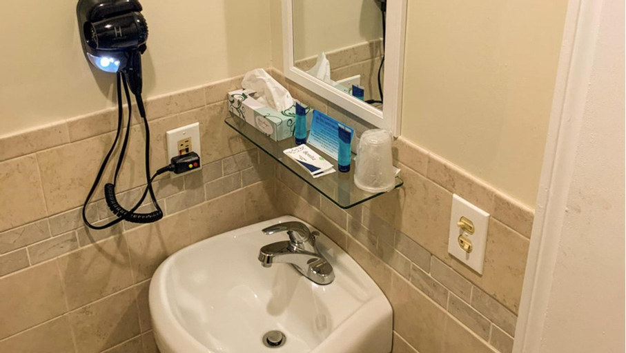 Bathroom 10