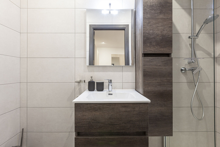 Bathroom 4, Guesthouse No. 48