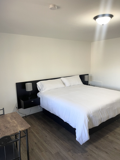 Bedroom, Downtown Inn, Oakland