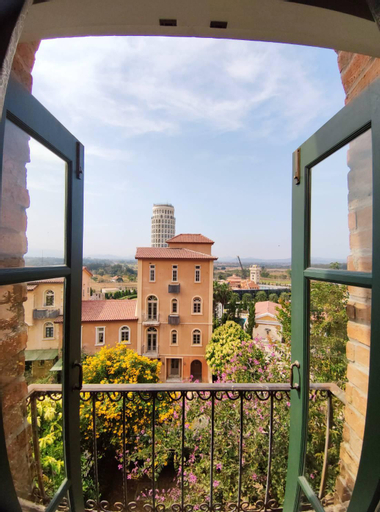 Exterior & Views 4
