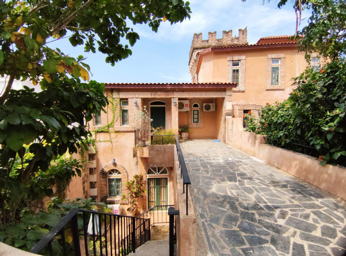 Exterior & Views 1