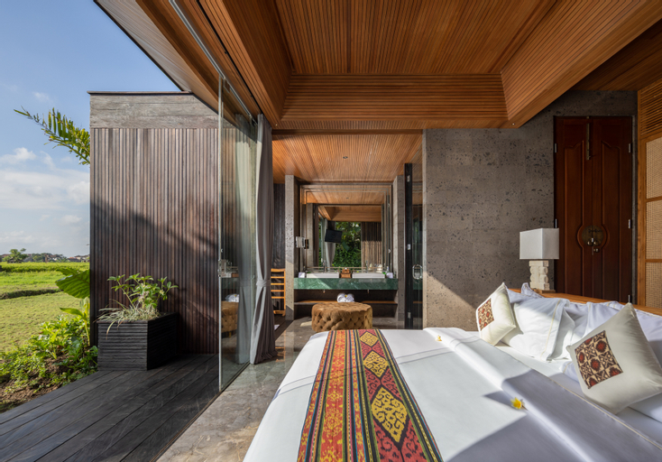 Exterior & Views 5