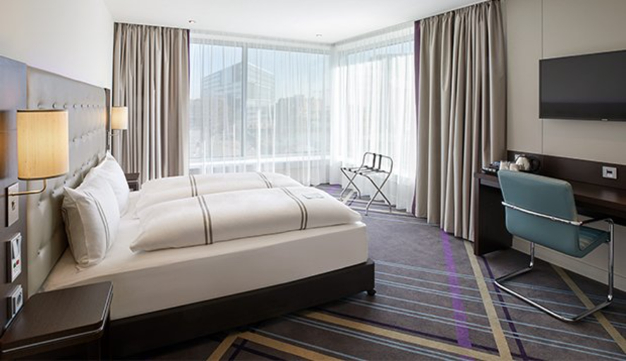 Bedroom 2, Premier Inn Essen City Limbecker Platz, Essen
