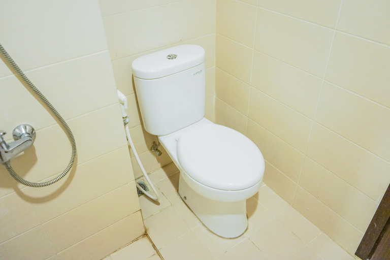 Bathroom 5, Modern and Cozy 1BR at Saveria BSD Apartment By Travelio, Tangerang