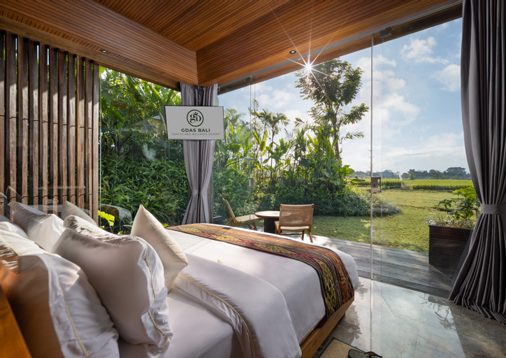 Exterior & Views 20