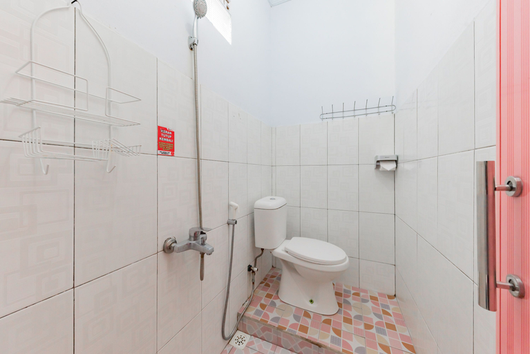 Bathroom 4, RedDoorz Resort Syariah @ Jaya Tirta Abadi, Purwakarta