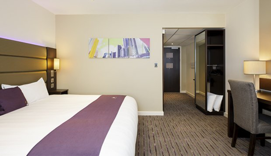 Bedroom 3, Premier Inn Gloucester - Quayside, Gloucestershire