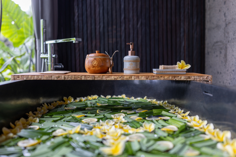 Food & Drinks 16