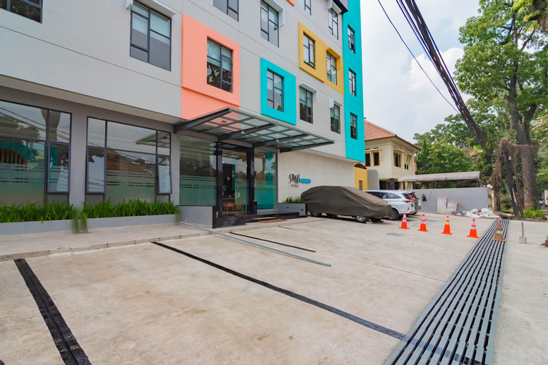 Exterior & Views 2, Sans Hotel Alexander Bandung, Bandung