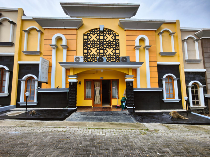 Exterior & Views 2, Adiputra Guesthouse Tata Bumi, Sleman