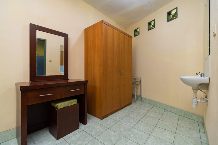 Bathroom 10