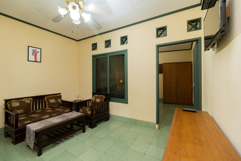 Public Area 3, Urbanview Hotel Griya Astoeti 2 Cisarua Puncak by RedDoorz, Bogor