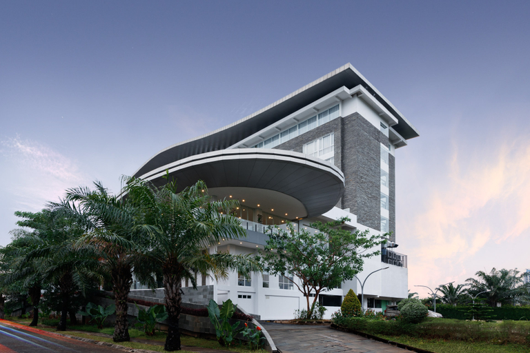 Exterior & Views