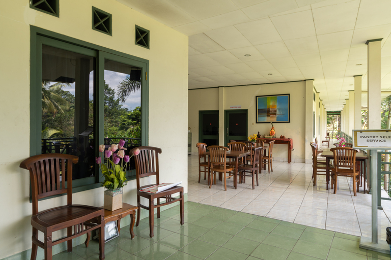 Food & Drinks 5, Urbanview Hotel Griya Astoeti 2 Cisarua Puncak by RedDoorz, Bogor