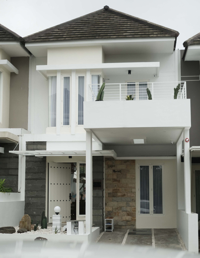 Exterior & Views 2, F4N Villa 3BR Mediterranean Villa (Only for Family), Malang