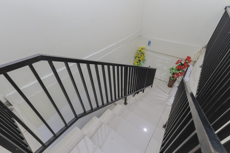 Public Area 3, RedDoorz @ K23 Rungkut Madya, Surabaya