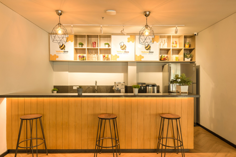 Food & Drinks 4, Yellow Bee Tanah Abang, Central Jakarta