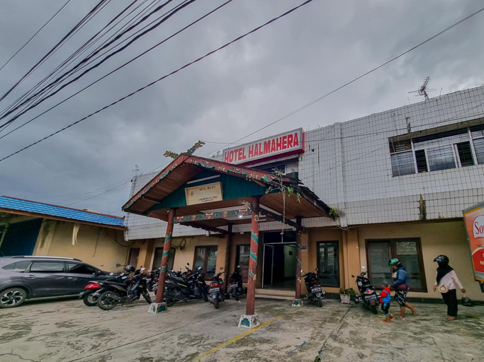 Exterior & Views 2, Hotel Halmahera Palangkaraya Mitra RedDoorz, Palangkaraya