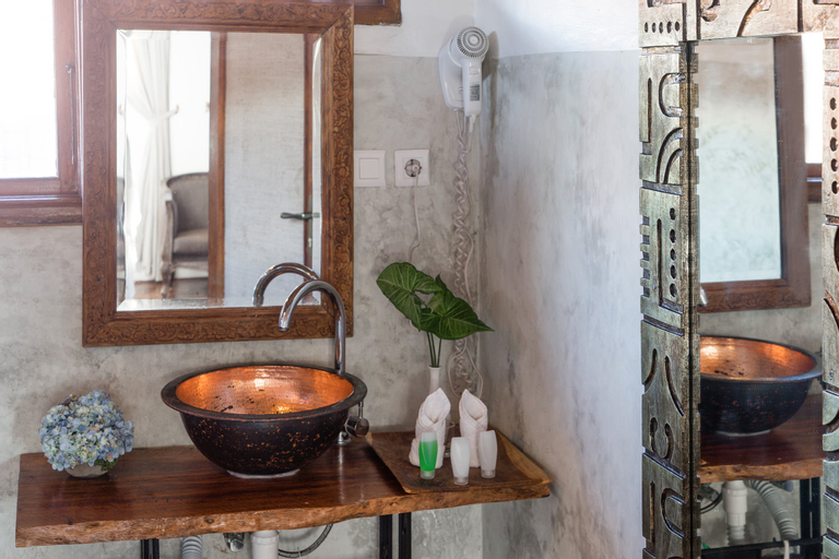 Bathroom 12