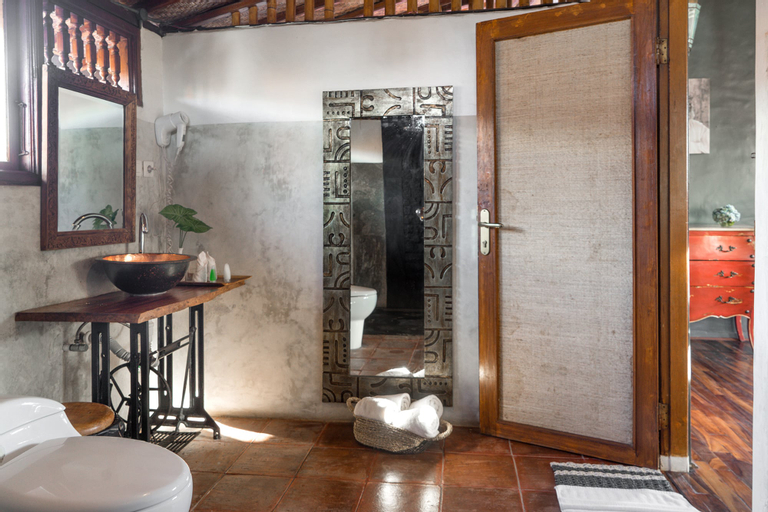 Bathroom 7