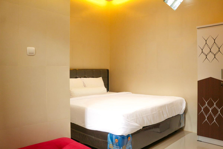 Bedroom 5, HP Residence Mitra RedDoorz near Alun Alun Kediri, Kediri