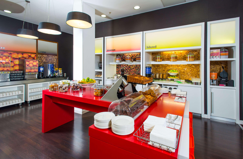Food & Drinks 5, Hampton by Hilton Liverpool City Center, Sefton