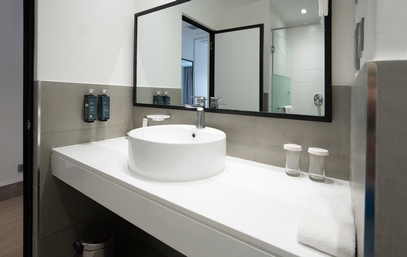 Bathroom 14