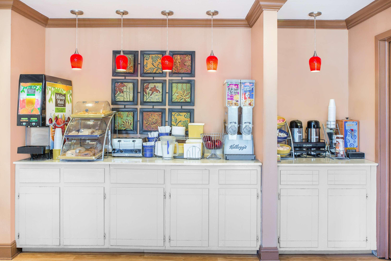 Food & Drinks 5, Americas Best Value Inn Kosciusko, Attala