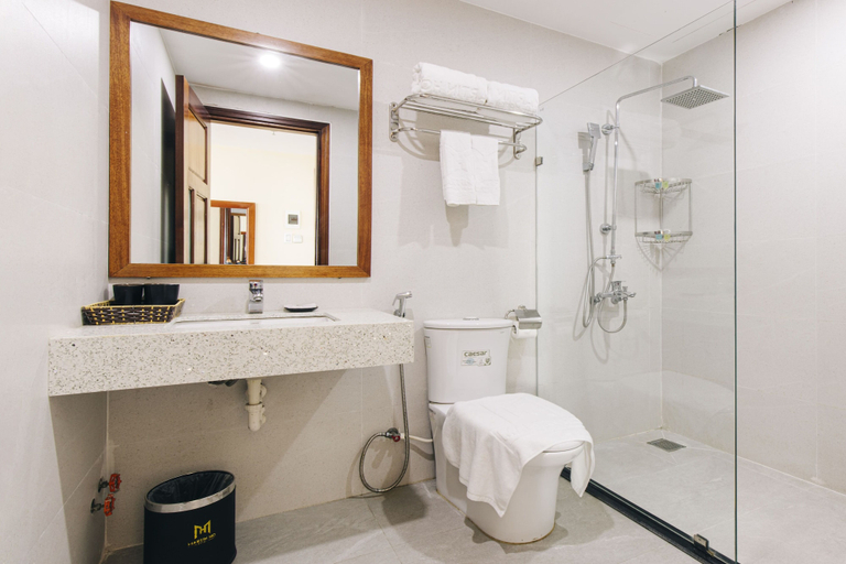 Bathroom 5, Martin Ho Hotel By Medii, Da Nang