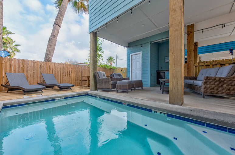 Sport & Beauty 4, Highway 9 @ Sandcastle Cove, Nueces