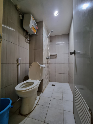 Bathroom 5, Apartment Jarrdin Cihampelas by FD Properti, Bandung