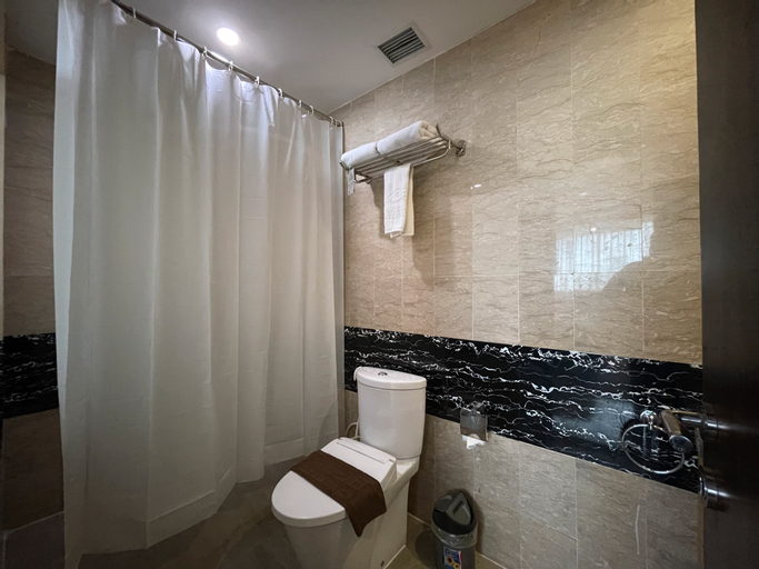 Bathroom 8