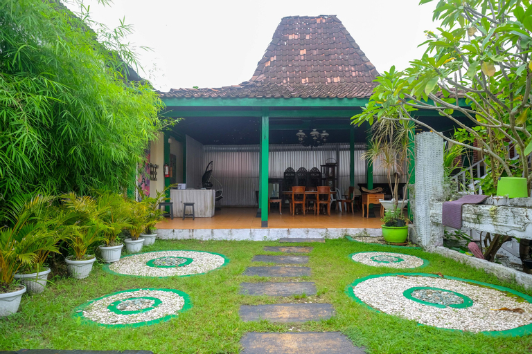 Exterior & Views 2, RedDoorz @ Paris Ocean, Bantul