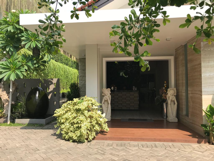 Exterior & Views 2, Kertanegara Homestay Jember, Jember