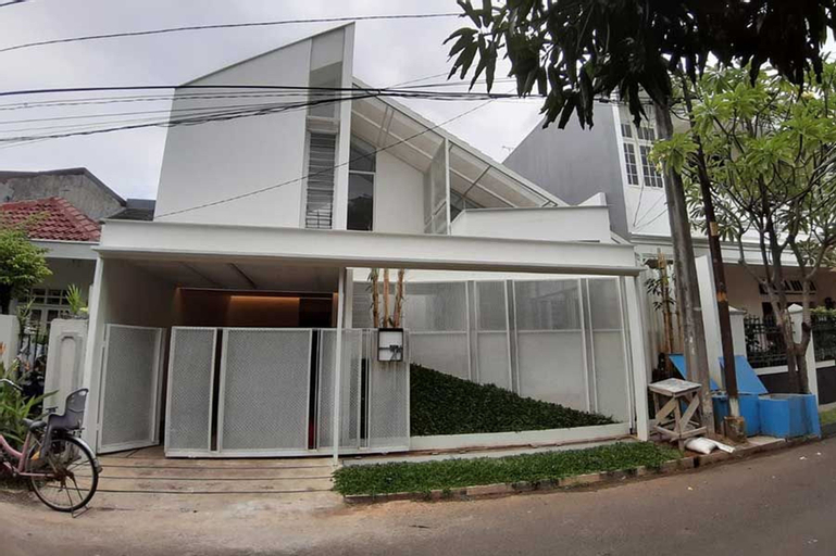 Luxury Villa Jakarta for 8 People, East Jakarta