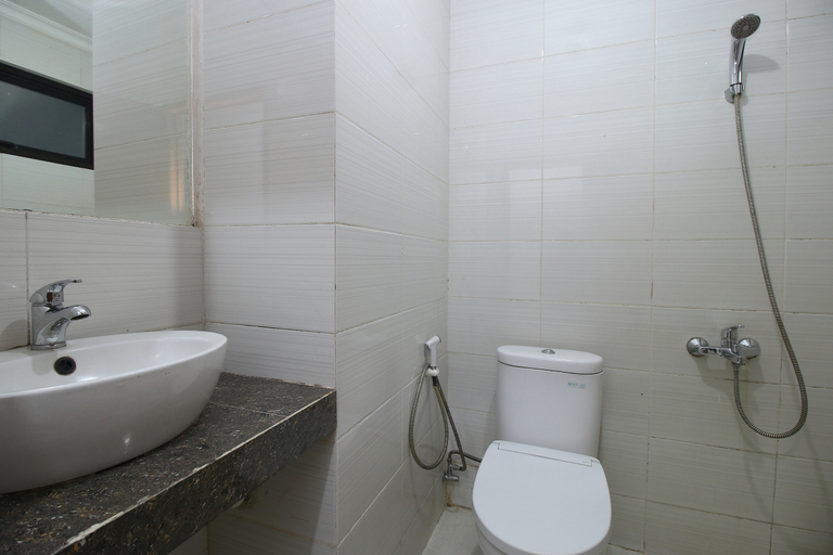 Bathroom 5, Alviry Garden BSD, Tangerang Selatan
