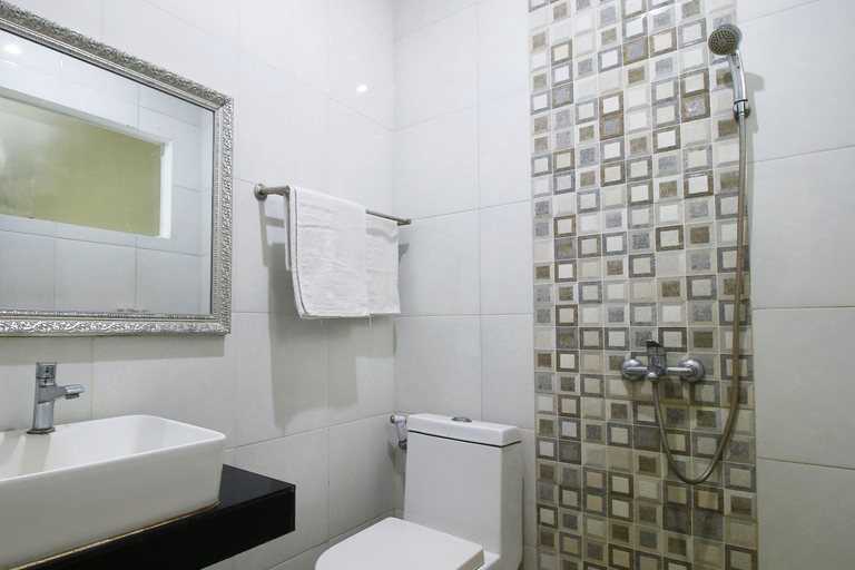 Bathroom 4, Arotel BSD, South Tangerang