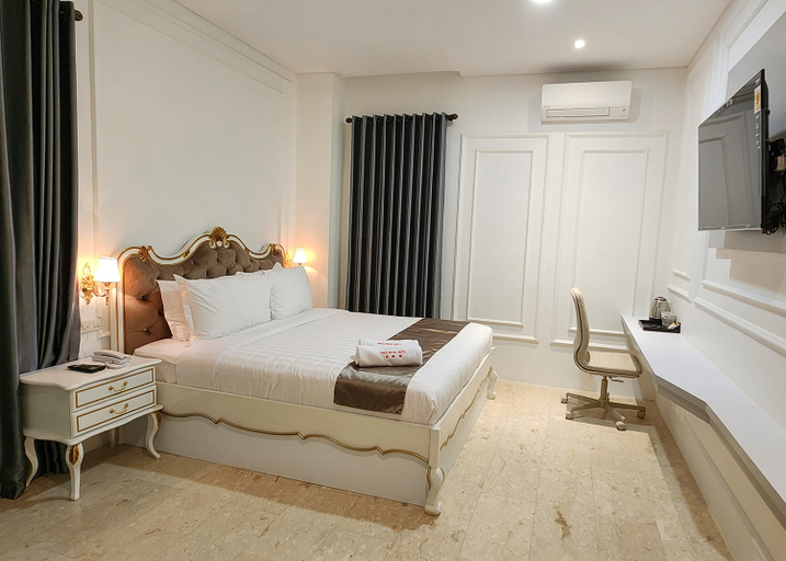 Bedroom 2, King Royal Hotel, Brebes