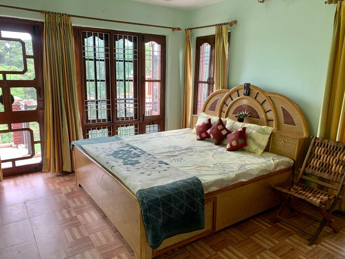 SnowBiscuit Top Floor, Kangra