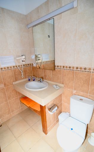 Bathroom 4, Bungalows Playamar, Las Palmas