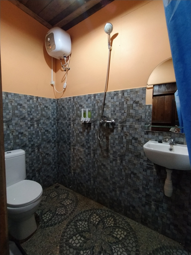 Bathroom 5, Rock and Wreck Dive Resort, Belitung