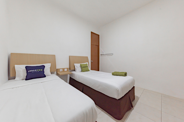 Bedroom 3, Urbanview Hotel Cozy Samarinda by RedDoorz, Samarinda