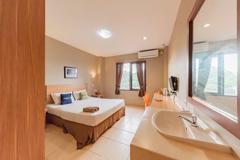 Bedroom 3, RedDoorz Plus @ Hotel Ulin Samarinda, Samarinda